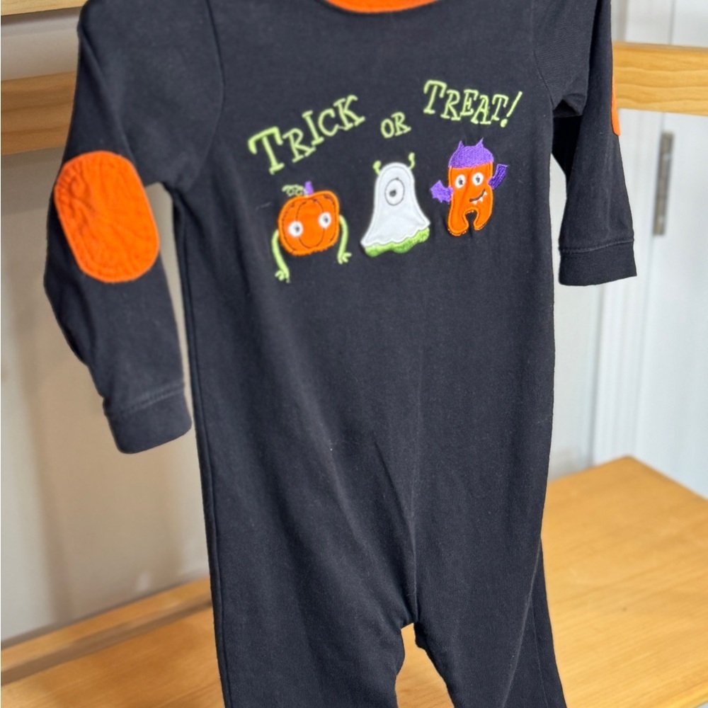 Okie Dokie Black and Orange Trick or Treat Halloween  Footie pajamas - Picture 4 of 7